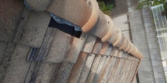 西宮市モニエル瓦割れてズレ落ちている