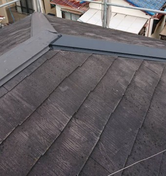 西宮市戸建て住宅カラーベスト屋根棟板金取付補修工事
