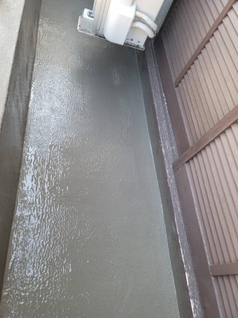 宝塚市ベランダカチオンペースト塗布