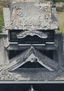 地震後熊本城瓦