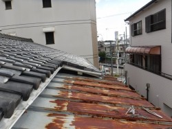 下屋根塗装1