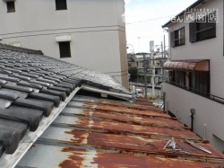 下屋根塗装1