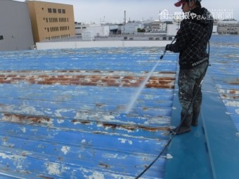 屋根塗装工事水洗い1