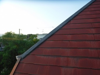 西宮市カラーベスト屋根棟板金外れて落ちた