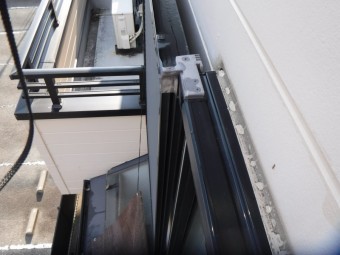 西宮市木造住宅窓廻りのコーキング劣化にて変色