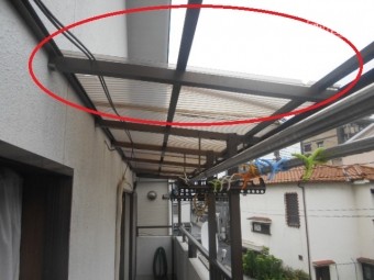 波板が飛んだテラス屋根