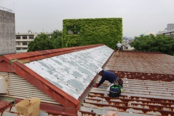 工場屋根雨漏り修理1