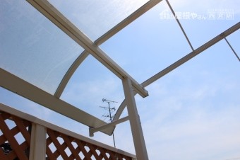 テラス屋根材落下現場1