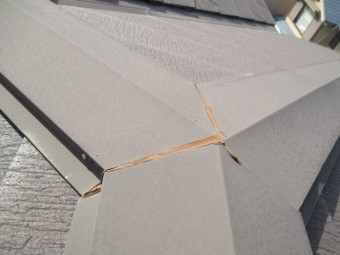 西宮市木造三階建て住宅カラーベスト板金継ぎ目劣化