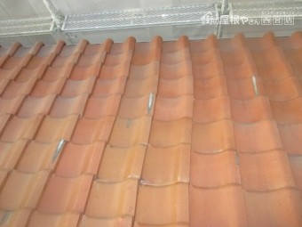 瓦のうねり