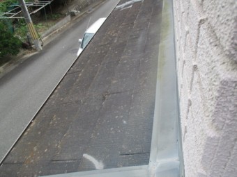 西宮市築20年以上ほったらかしにしていたカラーベスト屋根の状態