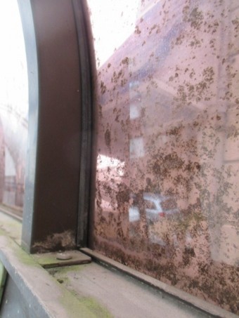 西宮市築30年ほどの木造二階建て住宅に取付られているカーポート屋根
