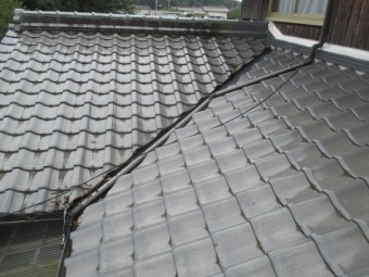 三田市築50年以上瓦屋根の谷樋部分