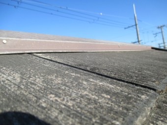 尼崎市カラーベスト屋根板金浮き