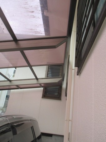 西宮市にて築25年経過木造二階建て住宅カーポート屋根の台風被害
