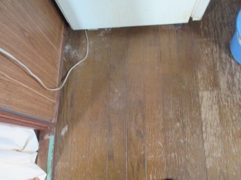 西宮市木造二階建て住宅雨漏れ被害フローリング