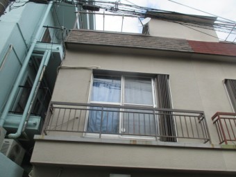 西宮市連棟二階建て住宅モルタル壁劣化