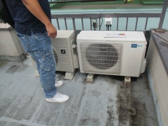 西宮市ベランダに設置してある室外機移動