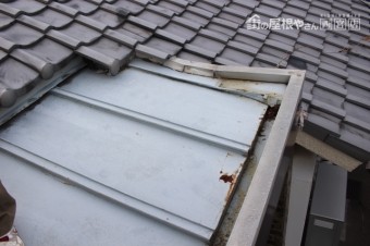 下屋根葺替え2