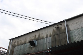 尼崎市工場雨樋修理1