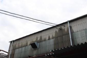 尼崎市工場雨樋修理1