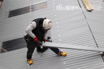 ガレージ屋根修理