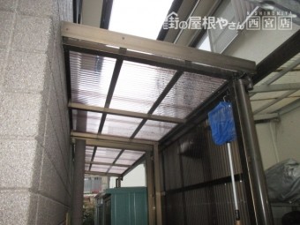 通路の屋根