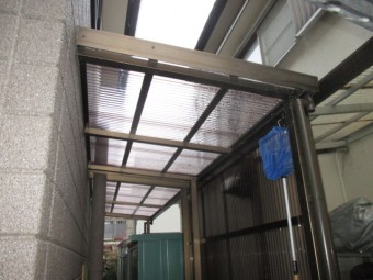 通路の屋根