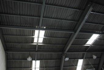 倉庫屋根カバー工事下見2