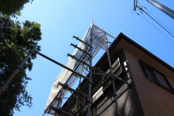 天窓交換工事足場設置1