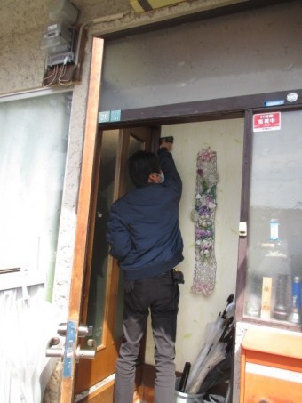 現場にて調査