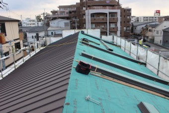伊丹市屋根材張り作業5