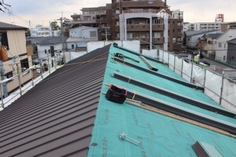 伊丹市屋根材張り作業5
