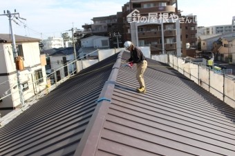 伊丹市屋根材張り作業7