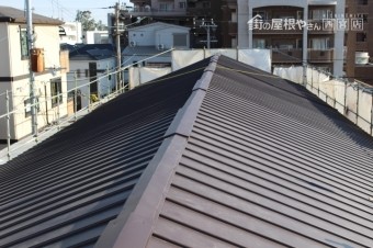 伊丹市屋根材張り作業9