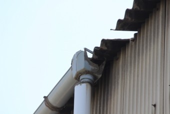 尼崎市工場雨樋修理3