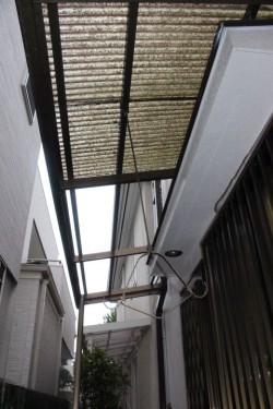 波板修理施工前