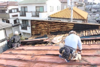 屋根葺き替え施工中2
