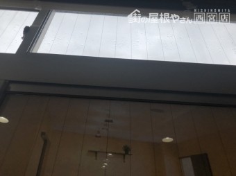 雨漏り 窓からか?