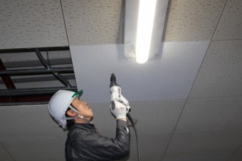 天井修理施工中4