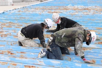 屋根塗装工事ケレン1