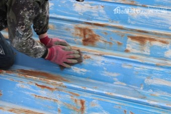 屋根塗装工事ケレン2
