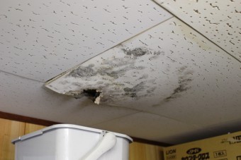 芦屋市雨漏り現場1