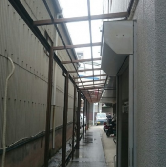 波板取り外し現場
