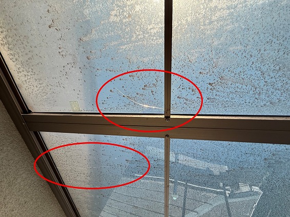 テラス屋根のひび割れ