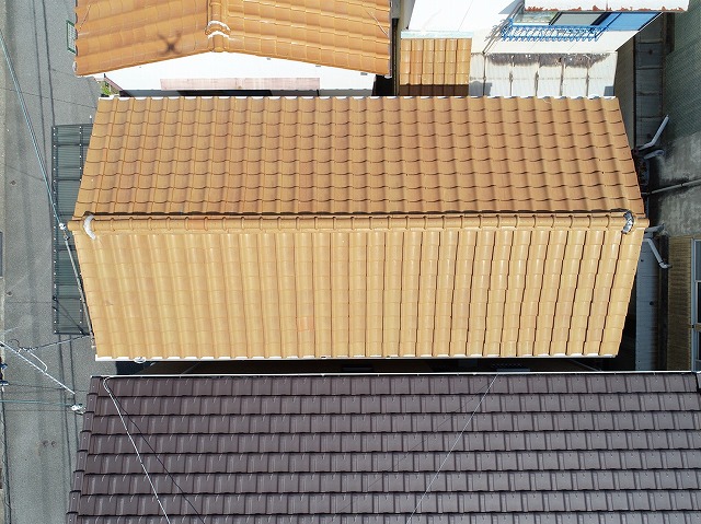 葺き替え前の瓦屋根　空撮画像