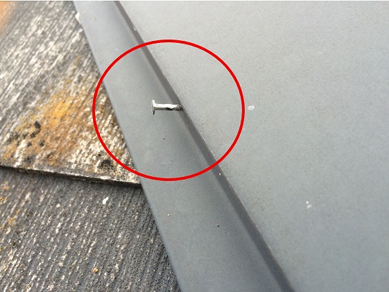 西宮市｜この釘浮き、放置していませんか？屋根からの雨漏り原因になる症状