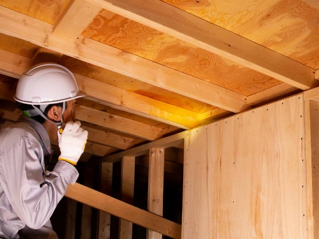 屋根裏点検