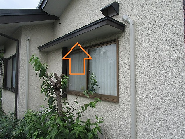 西宮市｜庇（ひさし）は外壁を守る？雨の跳ね返りと窓上雨漏りの原因｜劣化サインと点検ポイント