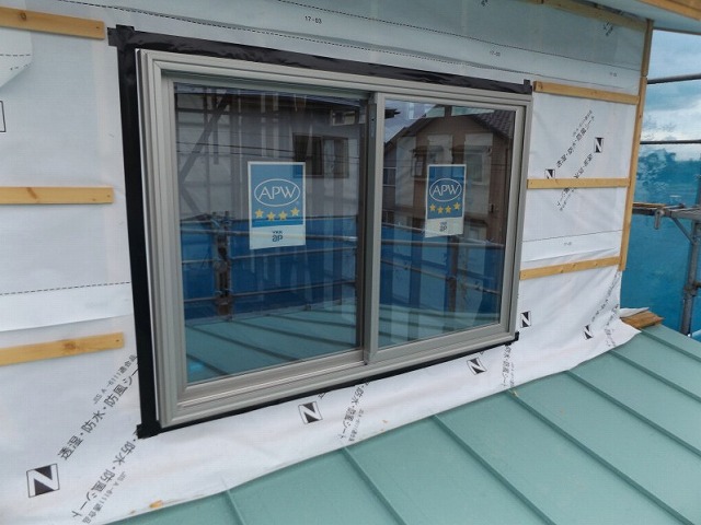 西宮市｜サッシ周りとシーリングの劣化が雨漏り原因に？窓まわりのひび割れ・剥離と点検ポイント